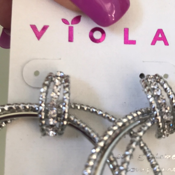 🌈3-Ring Rhinestone & Ribbed Hoop Earrings 💎 - Picture 4 of 6